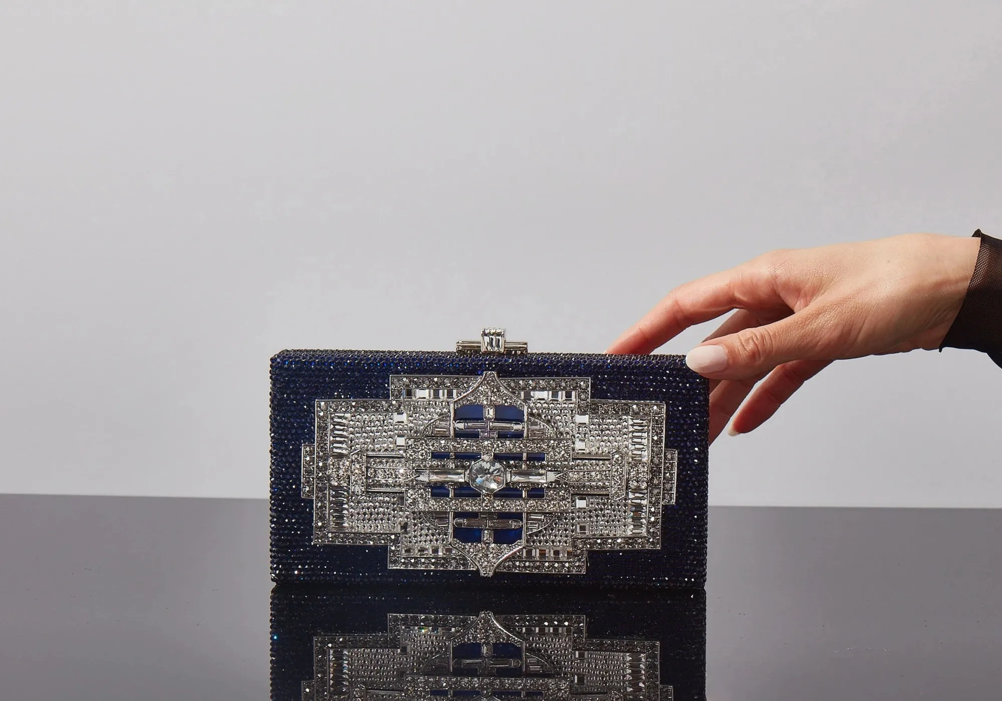 Sleek Rectangle Lillian Navy*Judith Leiber New